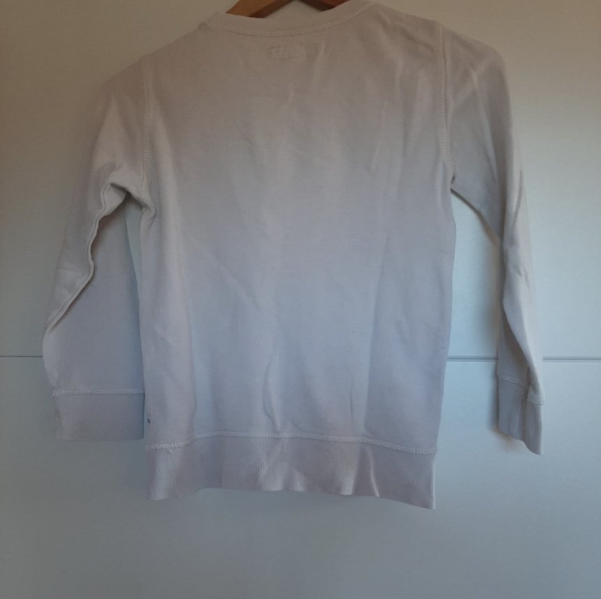 Weißer Pullover (Makel)