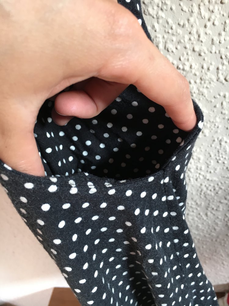 Gepunktetes Kleid