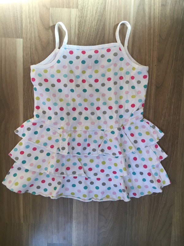 Gepunktetes Kleid mit Spaghettiträgern