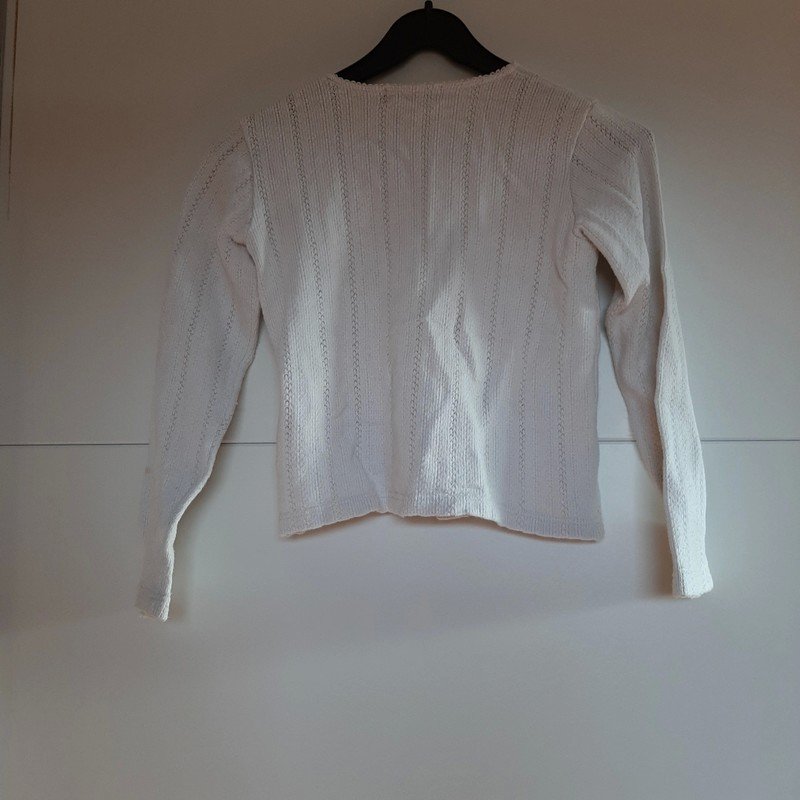 Weiße Strickjacke