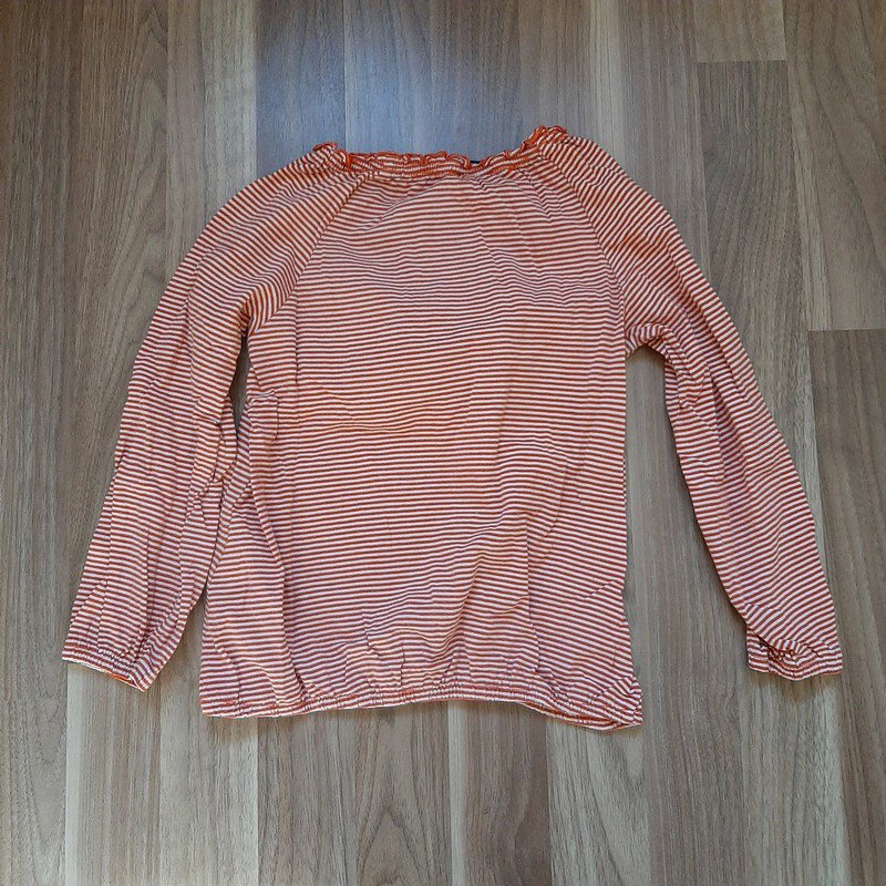 Orange/ weiß gestreiftes Langarmshirt