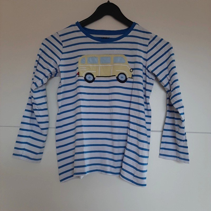 Gestreifter Pulli (blau/ weiß)