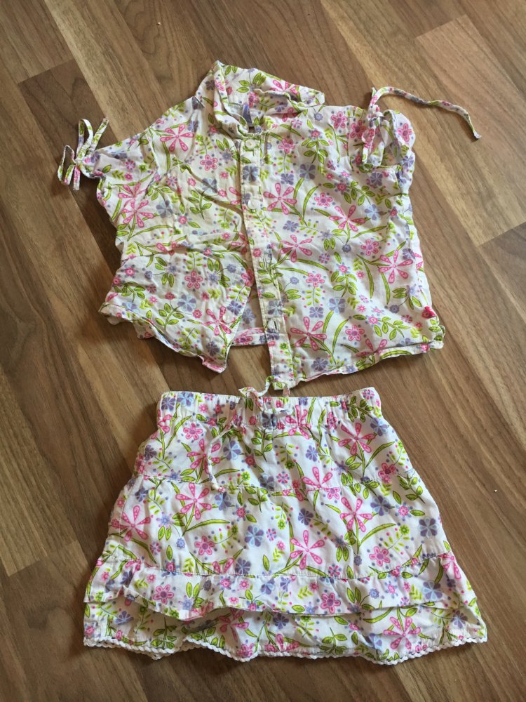 Sommerliches Set Bluse und Rock