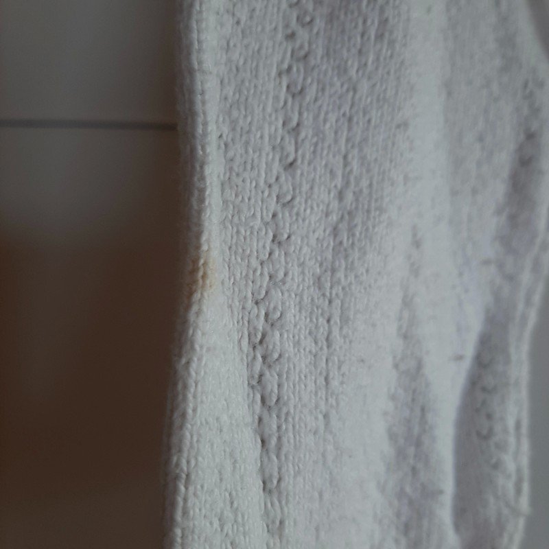 Weiße Strickjacke