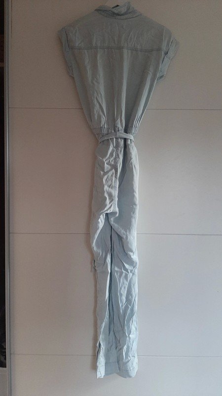 Hellblauer Overall