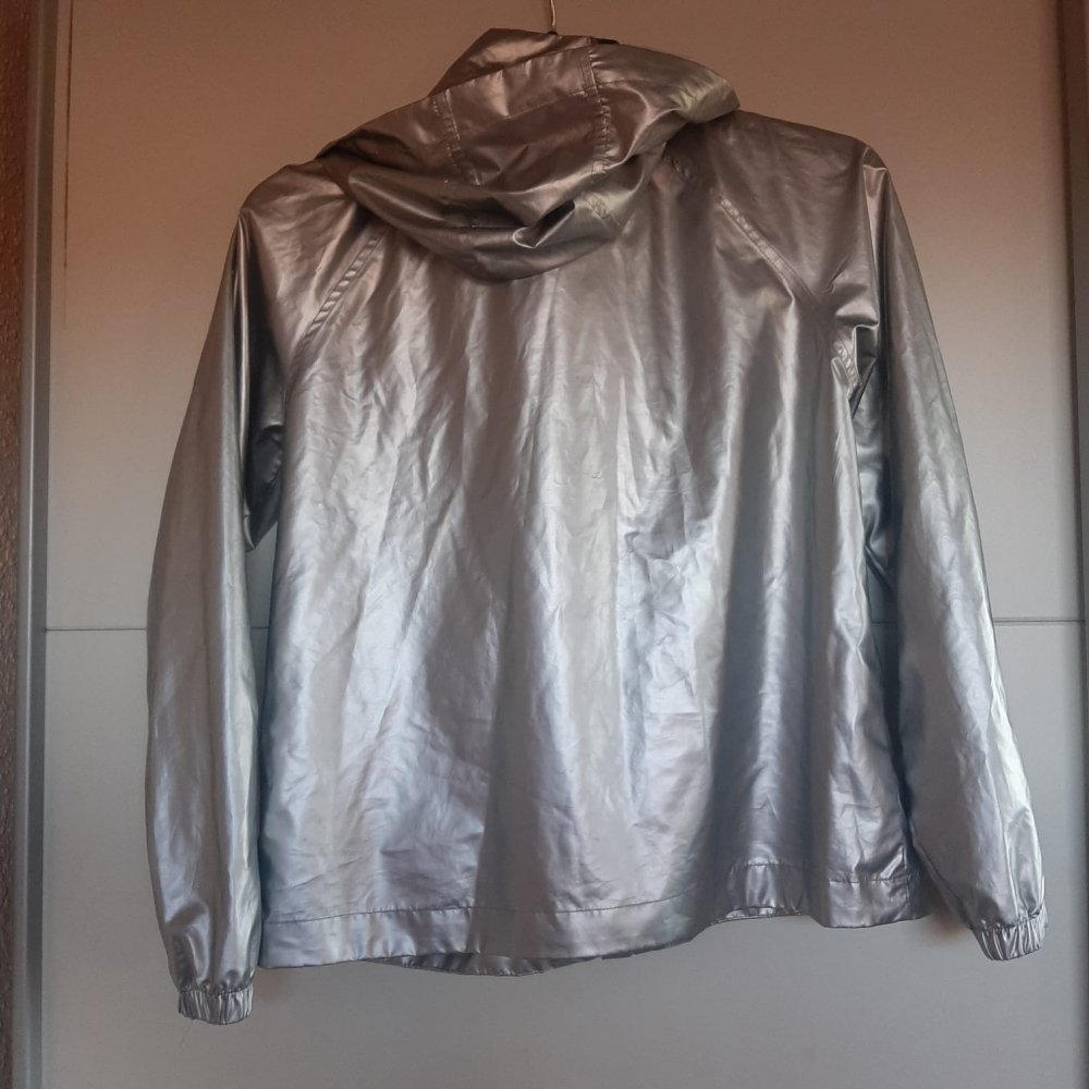 Silberne Jacke