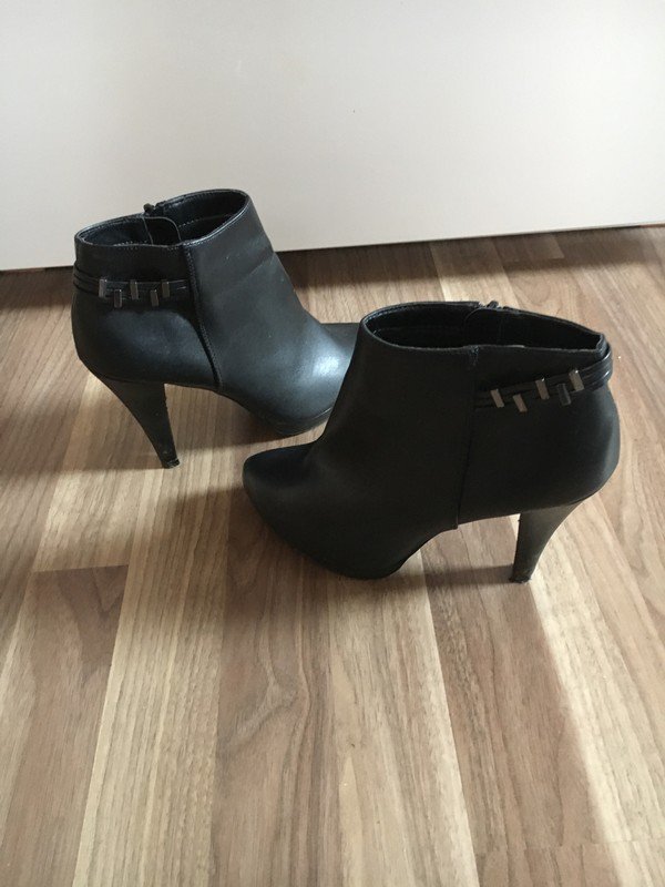 Schwarze Stiefeletten