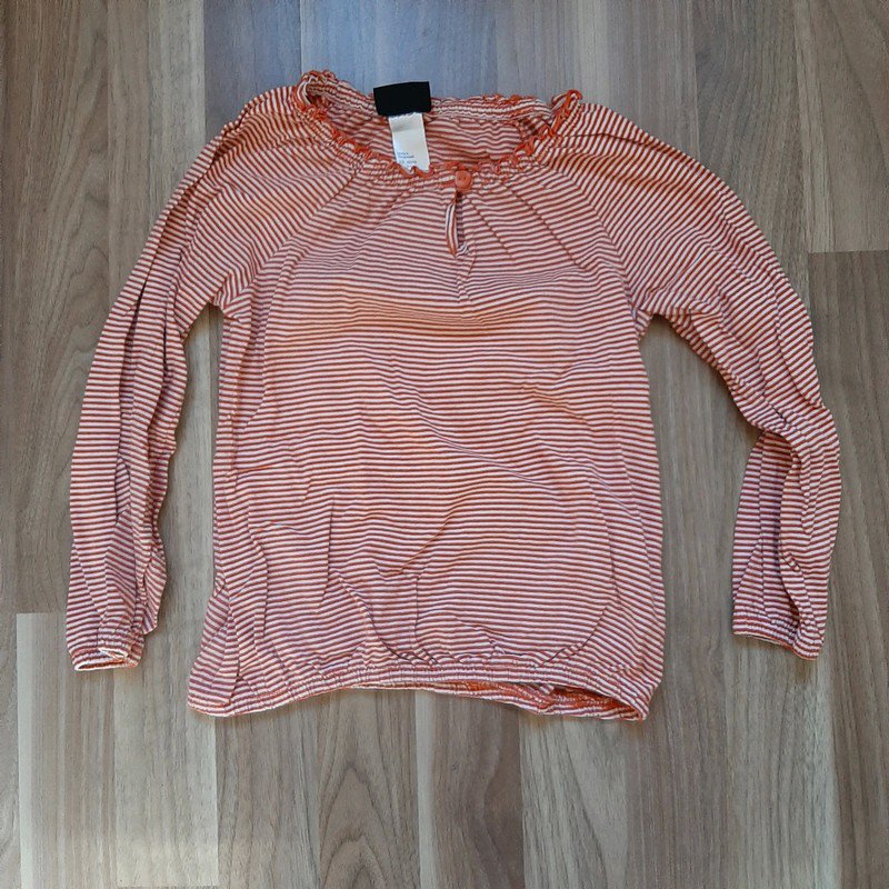 Orange/ weiß gestreiftes Langarmshirt