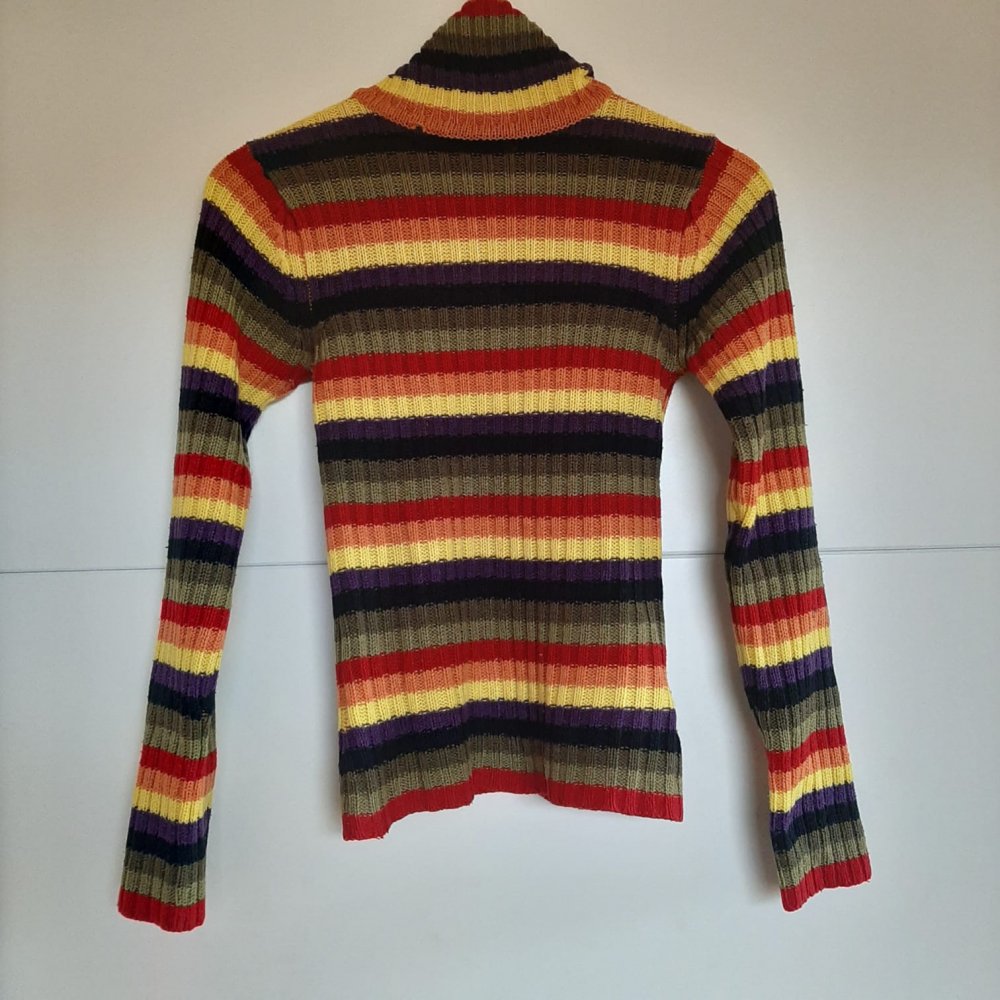 Gestreifter Rollkragenpullover