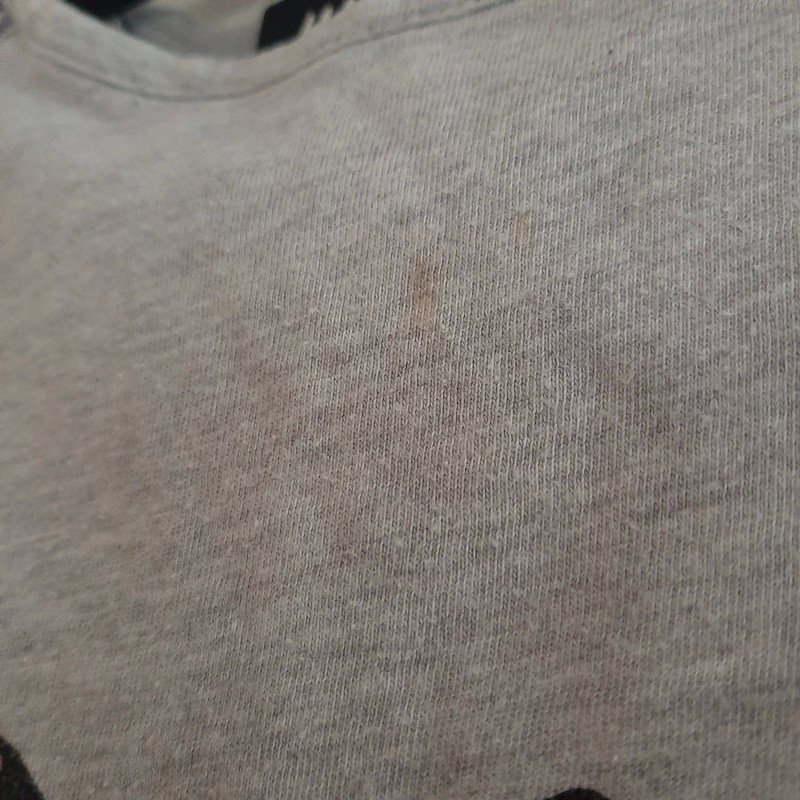 Graues T-Shirt Schmetterling