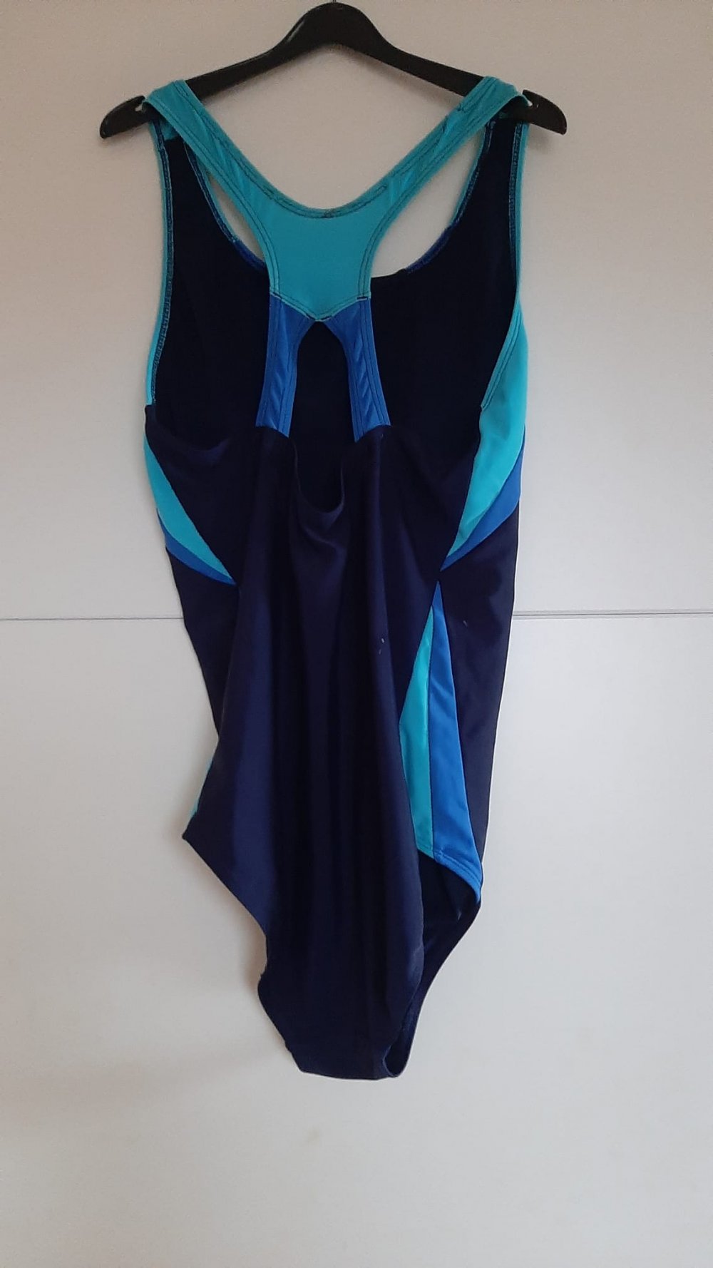 Blauer Badeanzug