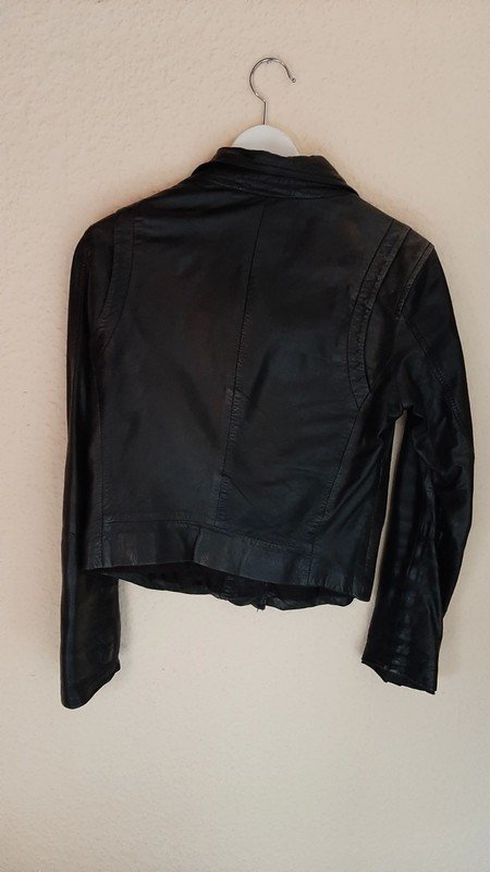 Lederjacke mit goldenen Reißverschlüssen
