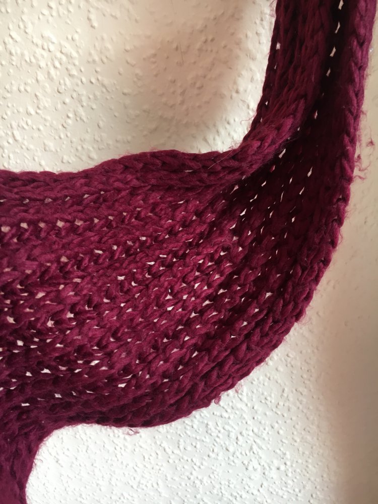 Weinroter Strickschal