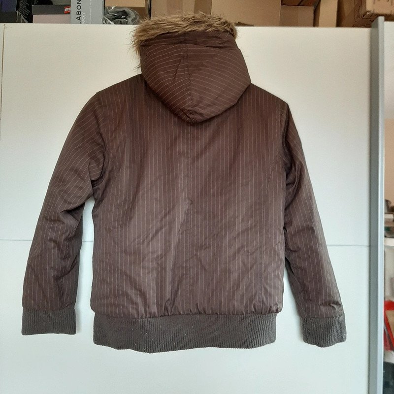 Braune Winterjacke (Protest)