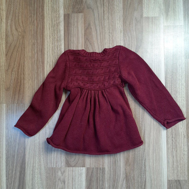 Dunkelrote Strickjacke