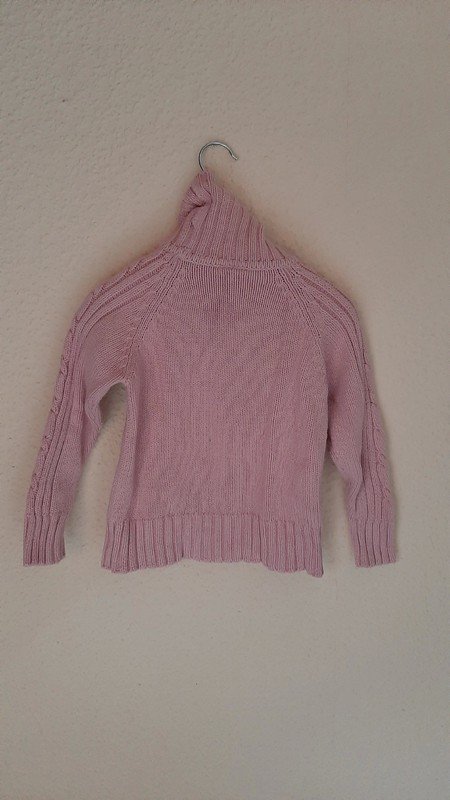 Rosa Strickpullover mit Rollkragen