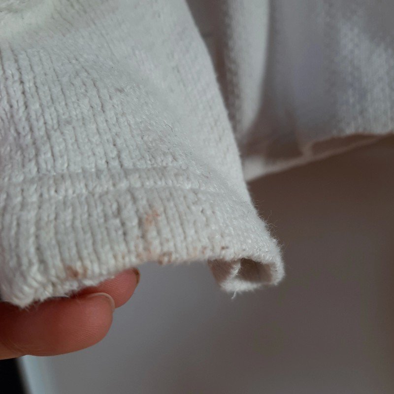 Weiße Strickjacke