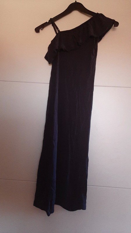 Langes dunkelblaues Kleid