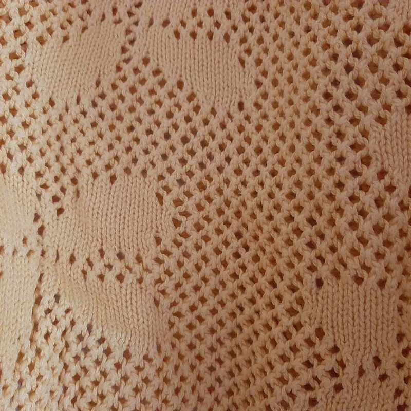 Gelber Grobstrickpullover