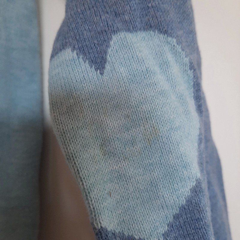 Blaue Strickjacke