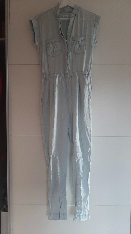 Hellblauer Overall
