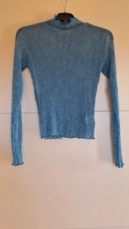 Halbdurchsigtiger Pulli