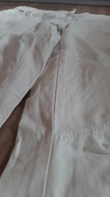 Weiße lockere Hose