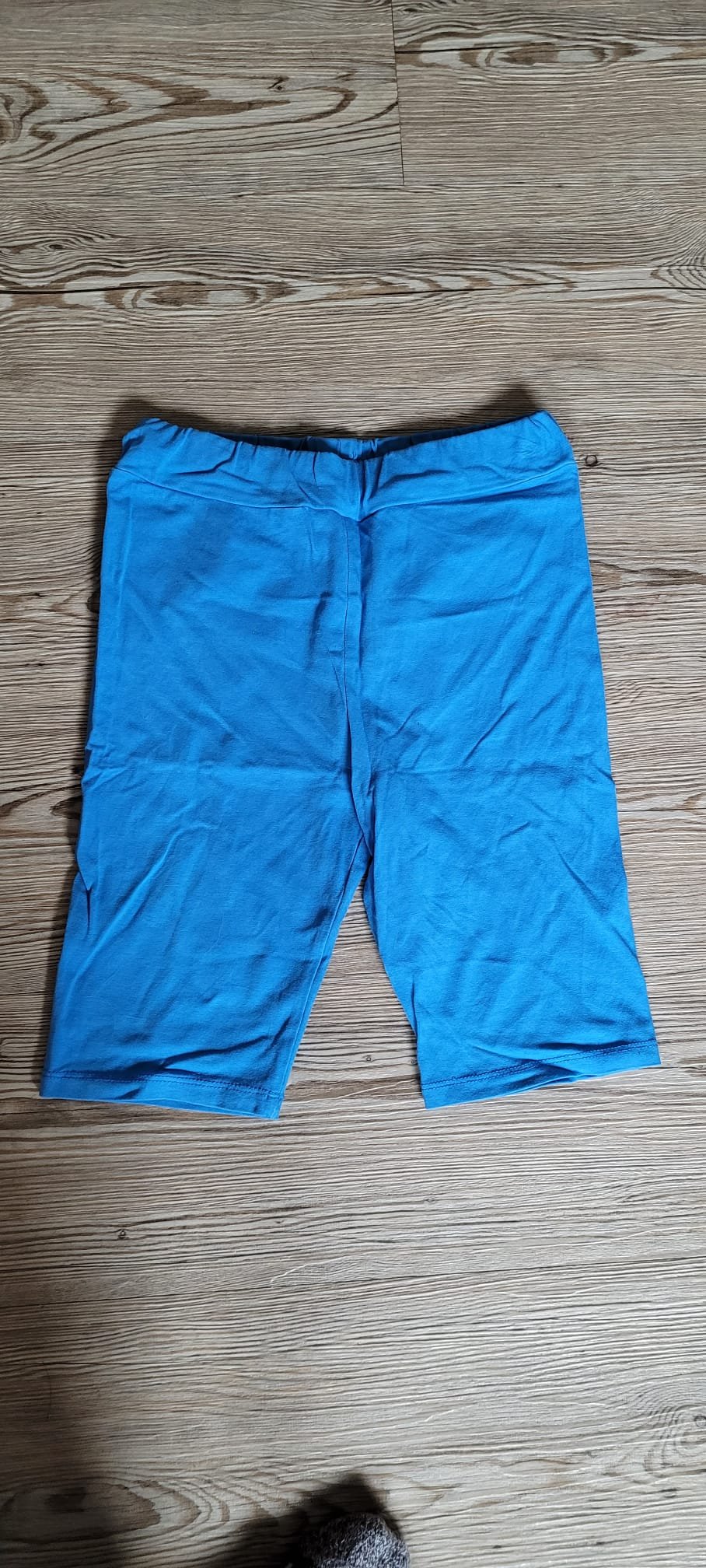 Blaue kurze Stoffhose