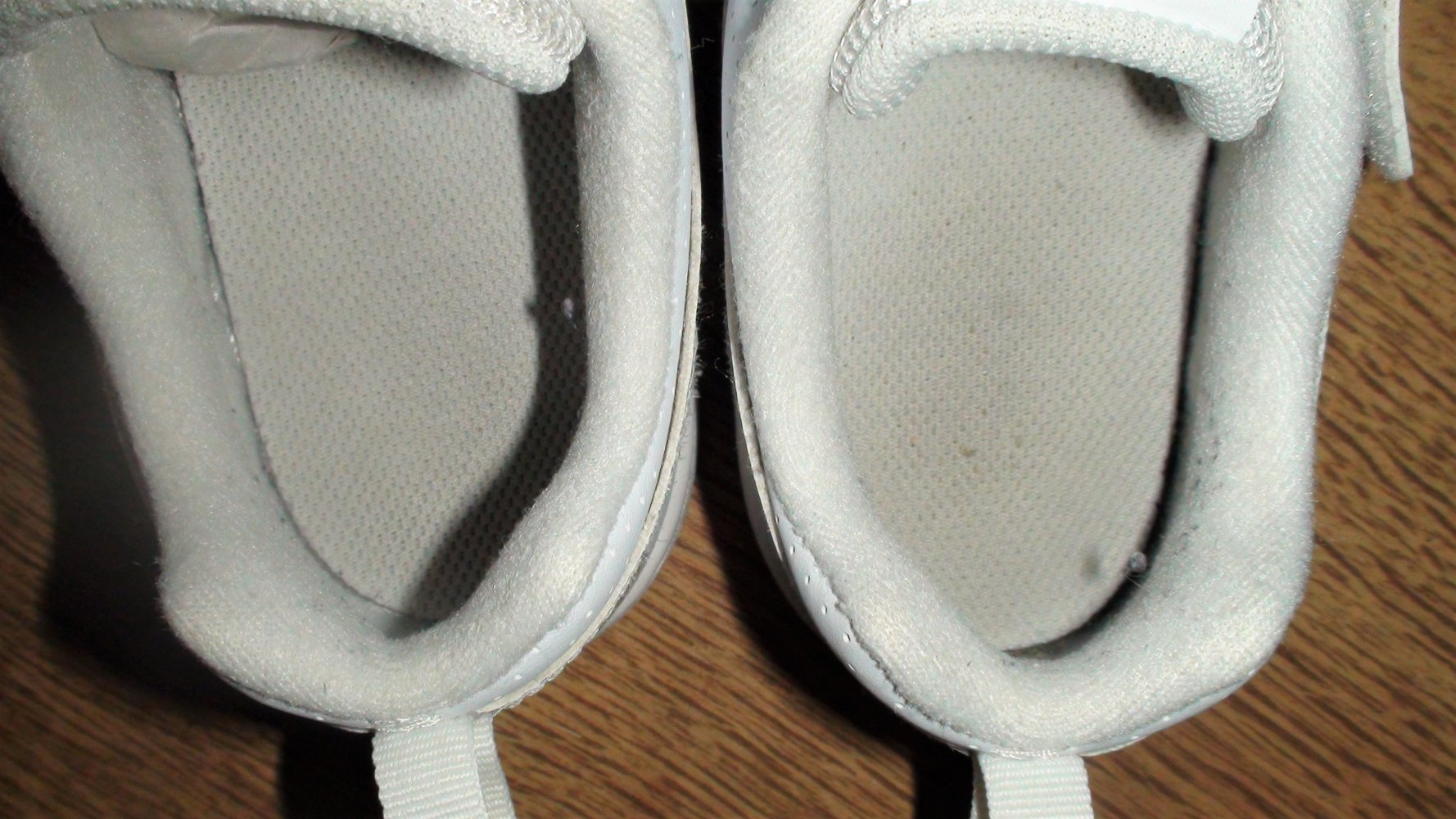 Neuwertige Nike COURT BOROUGH LOW 2 (GS) Gr.31 UNISEX