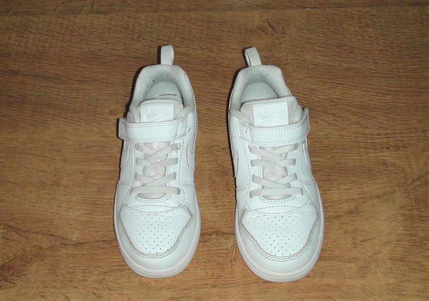 Neuwertige Nike COURT BOROUGH LOW 2 (GS) Gr.31 UNISEX