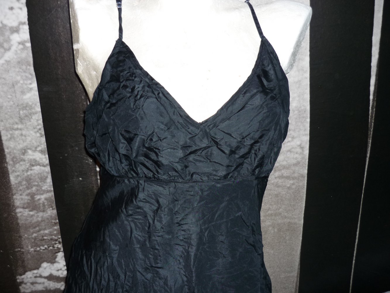 Zipfeliges Seidenkleid von Esprit  Gothic Gr. 40-42