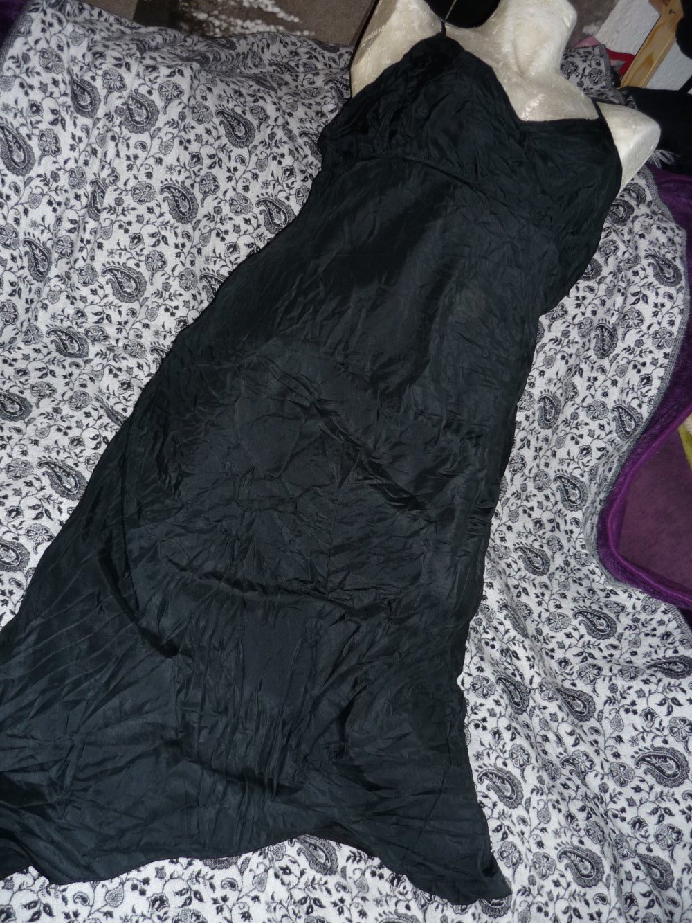 Zipfeliges Seidenkleid von Esprit  Gothic Gr. 40-42