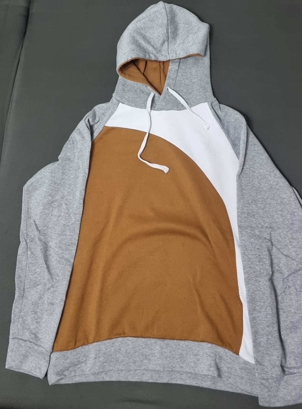 Schöner Hoodie Braun Grau Weiß