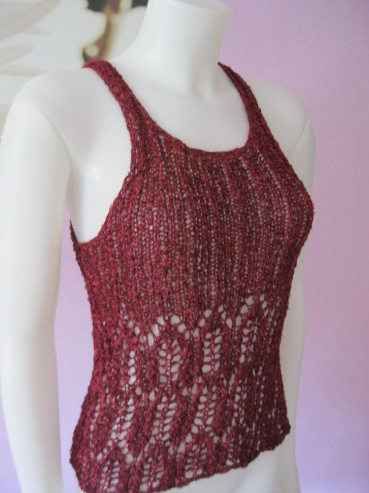 NEU Top Handmade Lochmuster leicht glänzend Burgunderrot Mikrofaser S-L