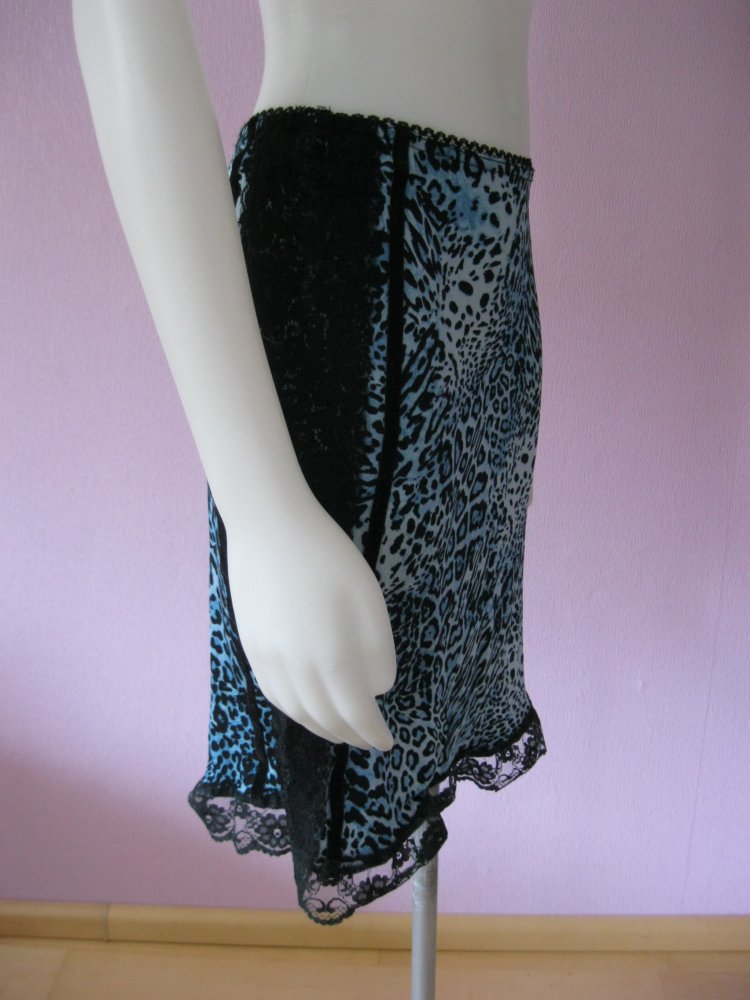 Schlupfrock # form e couleur # Spitze # Tigerprint # Schwarz/Türkis # XS/S