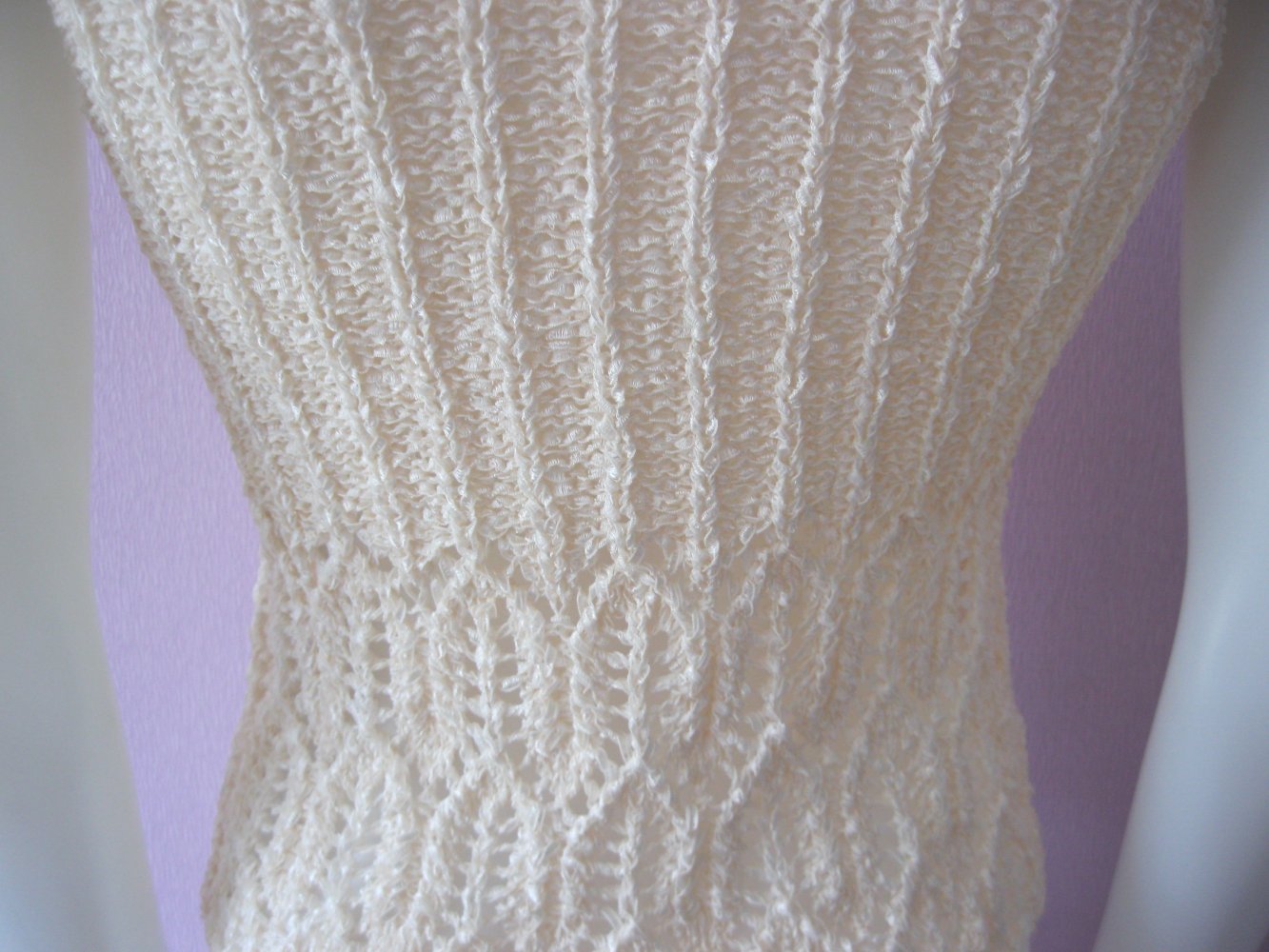 NEU Top Handmade Lochmuster leicht glänzend Creme Mikrofaser S-L