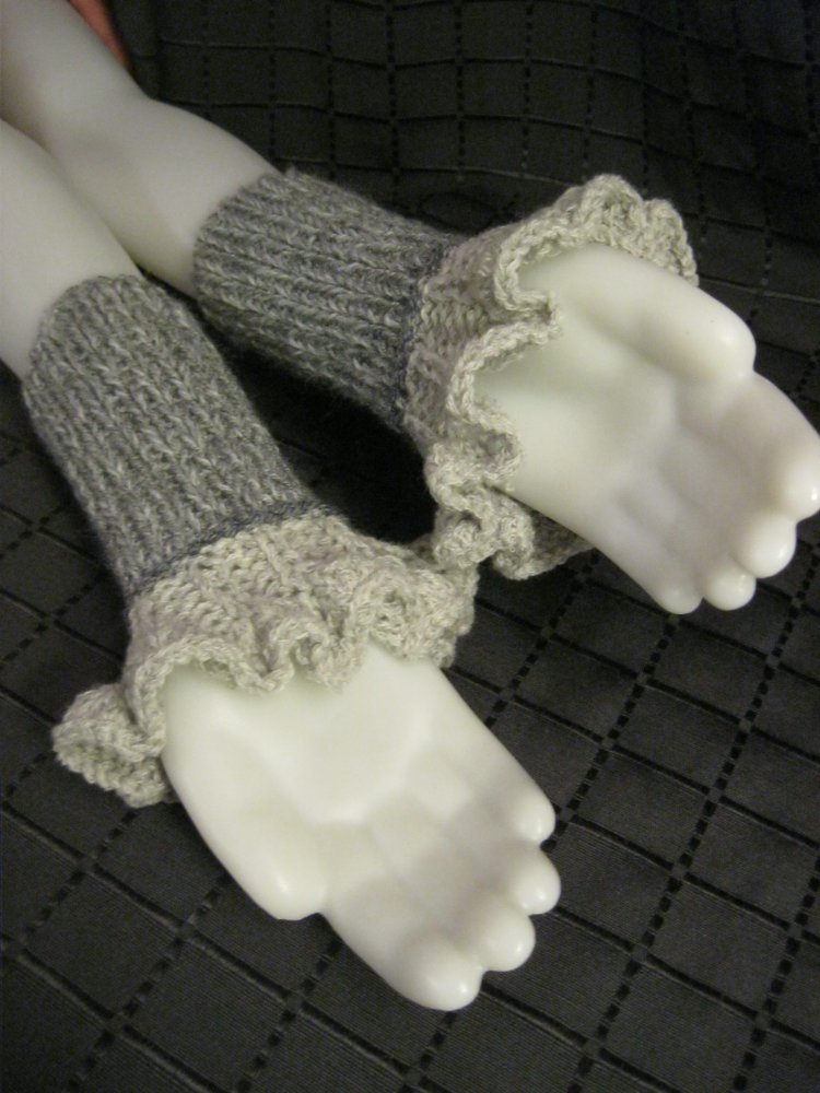 NEU Handmade Handstulpen Mohair und Schurwolle Rüschenrand