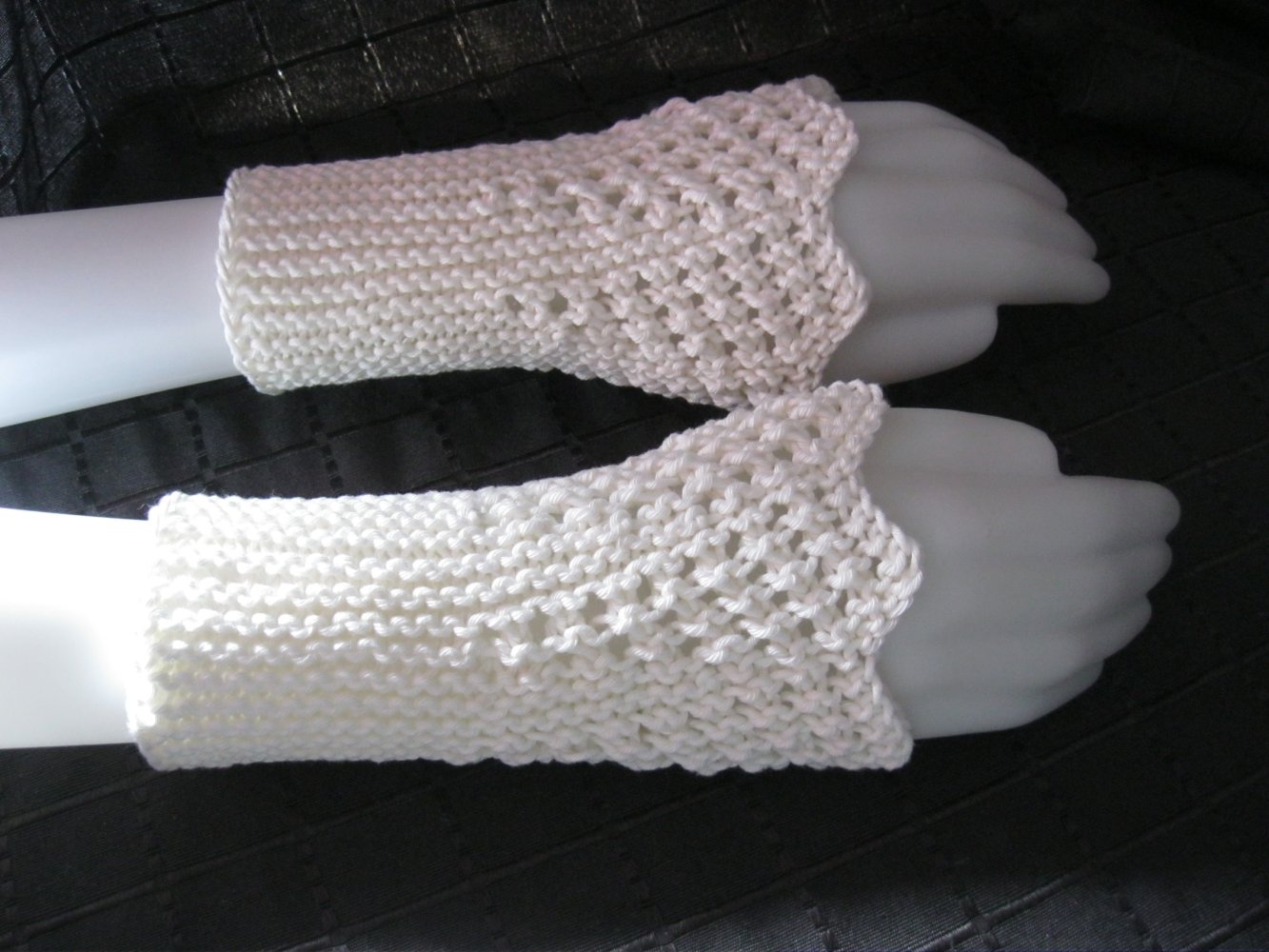 NEU Pulswärmer Hand-Stulpen Handmade 100% Baumwolle Zackenrand weiß