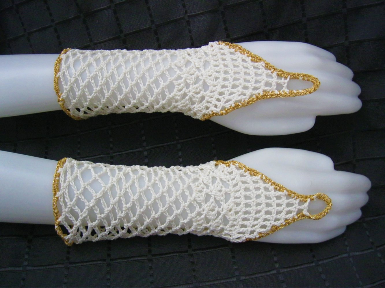 NEU Stulpen Handschuhe Mittelfinger-Schlaufe Handmade Creme/Gold 100% Baumwolle