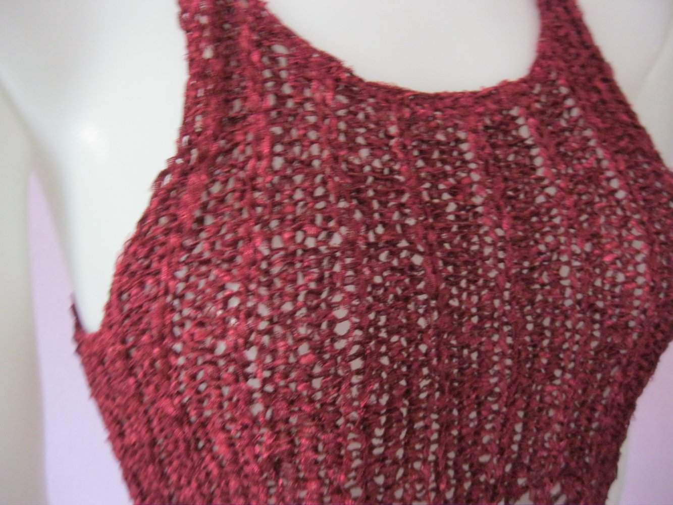 NEU Top Handmade Lochmuster leicht glänzend Burgunderrot Mikrofaser S-L