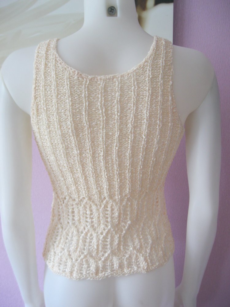NEU Top Handmade Lochmuster leicht glänzend Creme Mikrofaser S-L