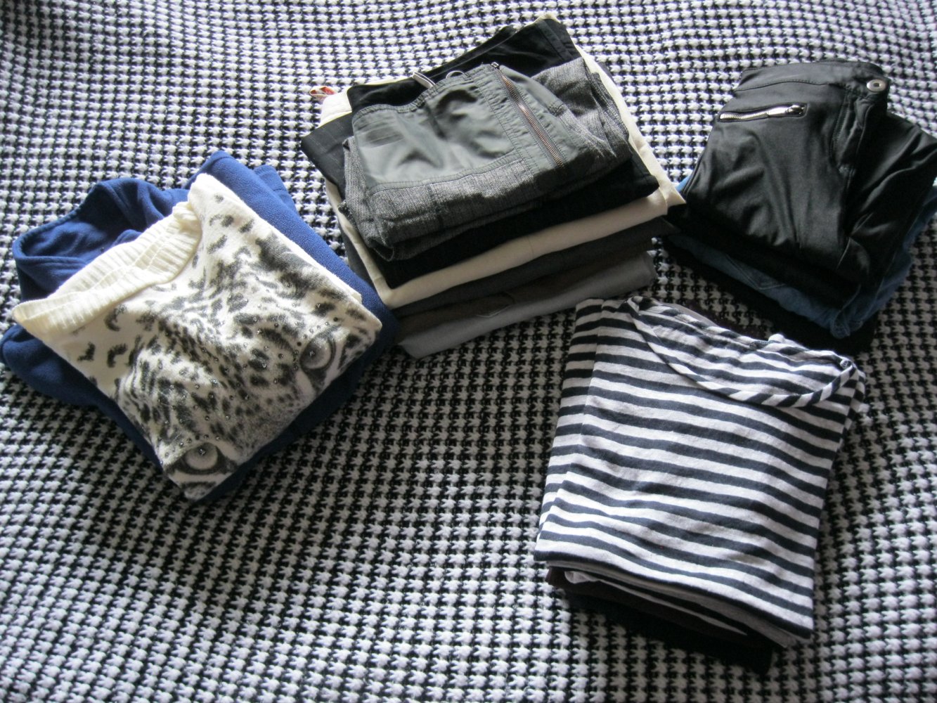 Kleiderpaket - 19 Teile - Jeans, Stoffhosen, Röcke, Shirts, Pulli