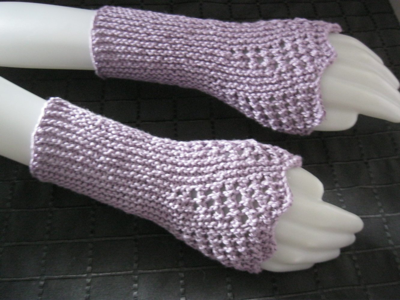 NEU Pulswärmer 100% Baumwolle Handmade Hand-Stulpen Zackenrand Flieder