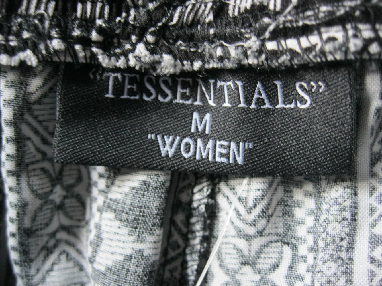 NEU Tessentials Schlupfhose Sommerhose Schwarz/Weiß M