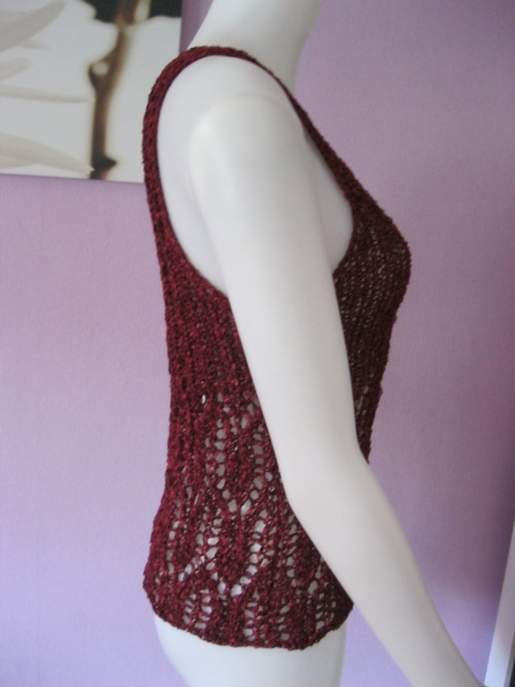 NEU Top Handmade Lochmuster leicht glänzend Burgunderrot Mikrofaser S-L