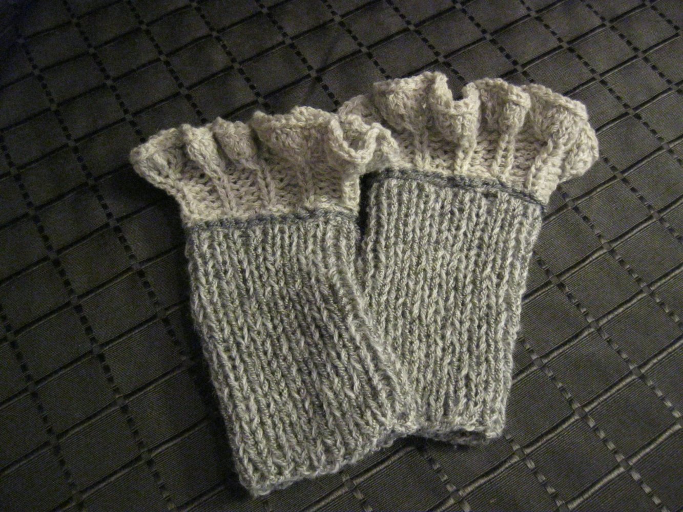 NEU Handmade Handstulpen Mohair und Schurwolle Rüschenrand
