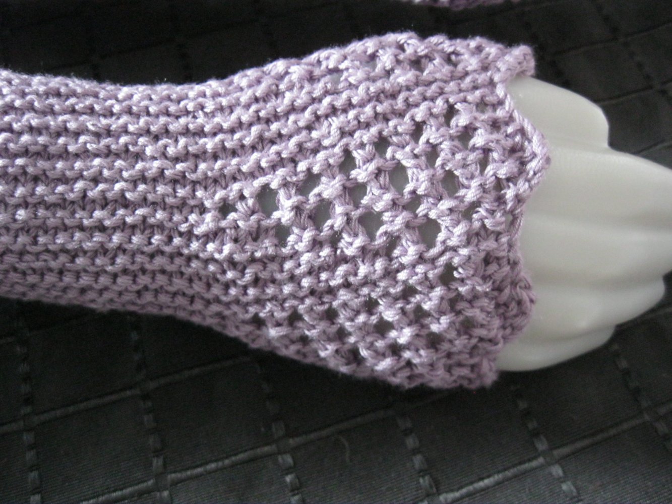 NEU Pulswärmer 100% Baumwolle Handmade Hand-Stulpen Zackenrand Flieder