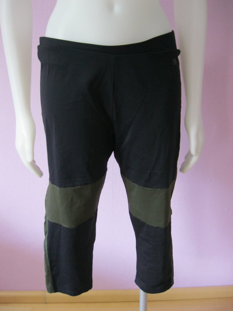 Capri Pant # Aerobic Hose # Manguun Sports #  Schwarz / Dunkelgrün  # 44