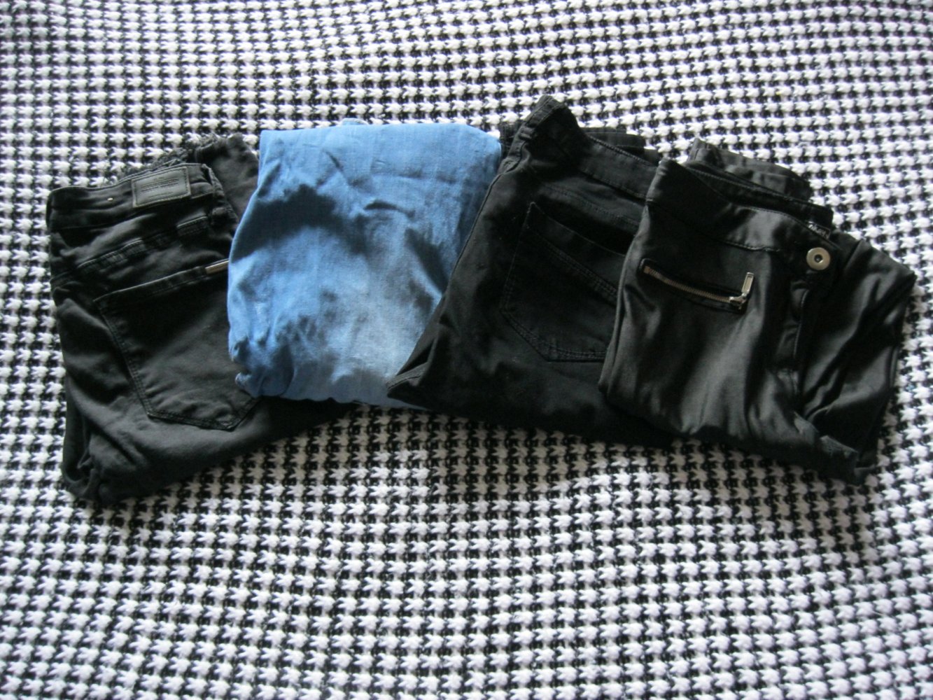 Kleiderpaket - 19 Teile - Jeans, Stoffhosen, Röcke, Shirts, Pulli