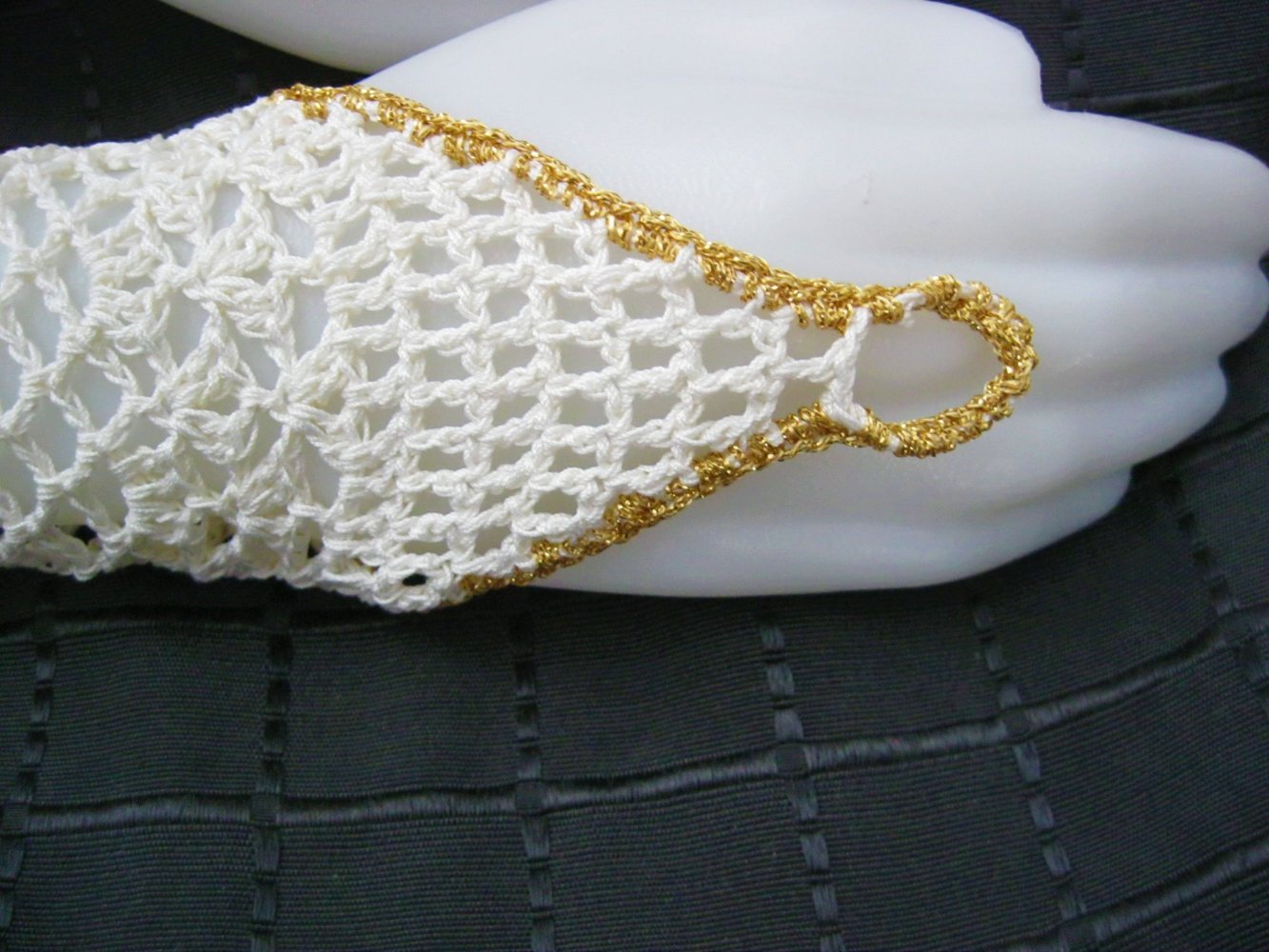 NEU Stulpen Handschuhe Mittelfinger-Schlaufe Handmade Creme/Gold 100% Baumwolle